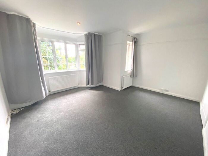 3 Bedroom Maisonette To Rent In Springfield Close, Stanmore, HA7