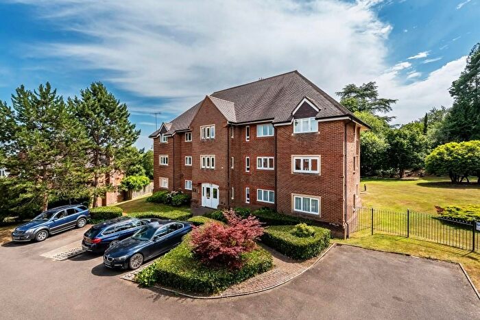 2 Bedroom Apartment For Sale In Highacre, Dorking, RH4