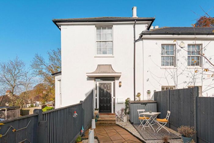 3 Bedroom Maisonette For Sale In Gayfere Place, London, SE25