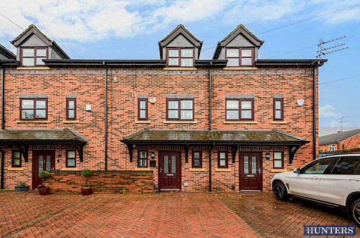 2 Bedroom Mews To Rent In Warren Drive, Swinton, Manchester, Greater Manchester, M27