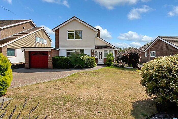3 Bedroom Detached House For Sale In Central Avenue, Worthing, BN14