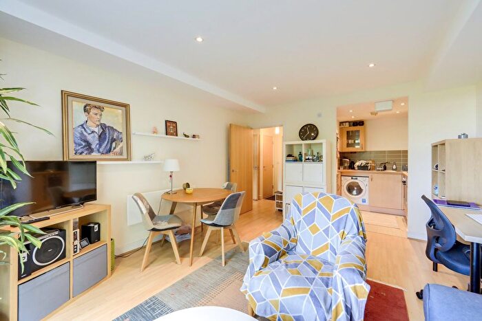 1 Bedroom Flat For Sale In Kingswood Court, Hither Green, London, SE13