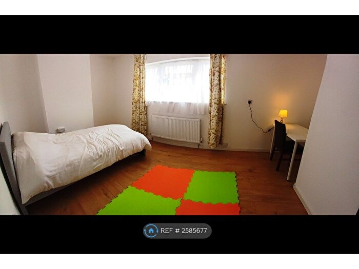 1 Bedroom Flat To Rent In Hunters Grove, Hayes, UB3