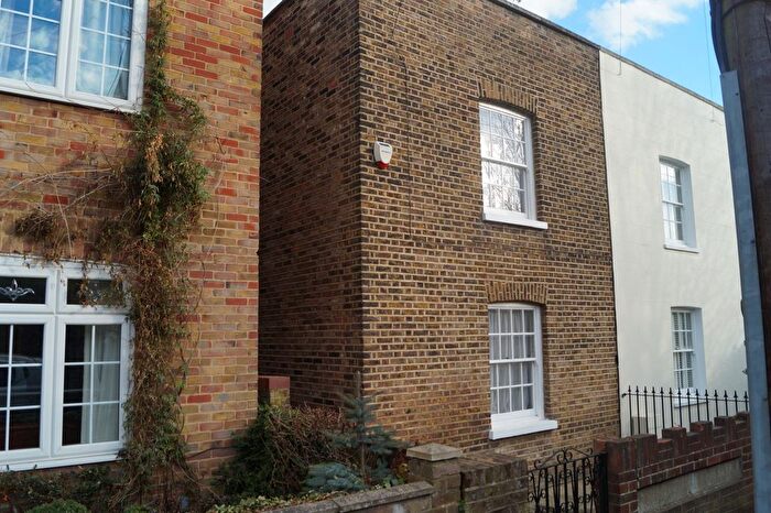 2 Bedroom Cottage To Rent In Chase Side Place, Enfield, EN2