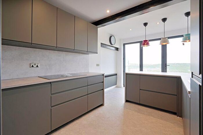 3 Bedroom Semi-Detached House For Sale In Woodview Road, Walkley, Sheffield, S6