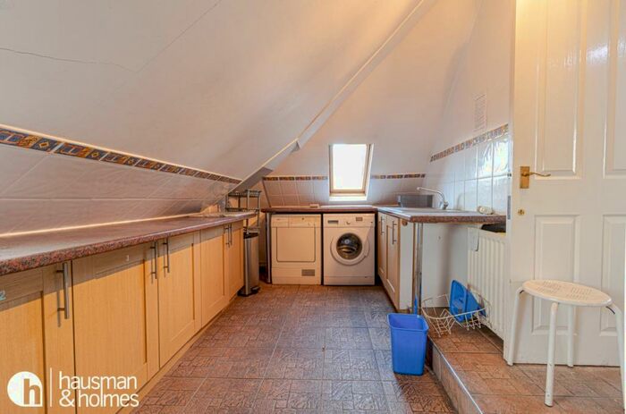 5 Bedroom Flat To Rent In Woodstock Avenue, Golders Green, NW11