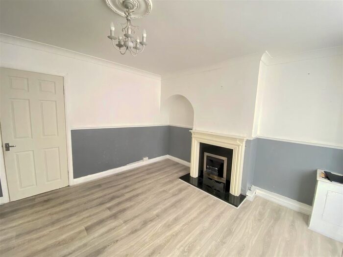 3 Bedroom Semi-Detached House To Rent In Harvest Road, Bearwood, Smethwick, B67