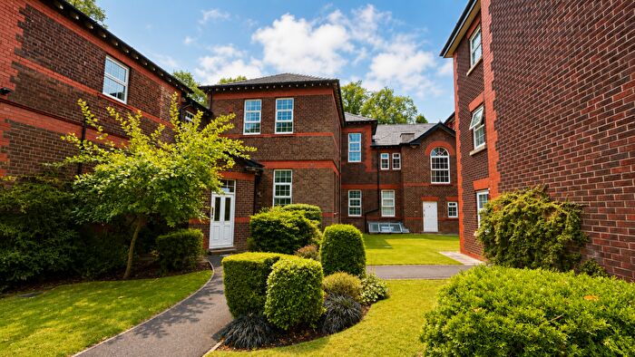 2 Bedroom Flat For Sale In The Uplands, Macclesfield, SK11