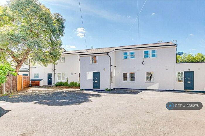 3 Bedroom Flat To Rent In Penrith Place, London, SE27