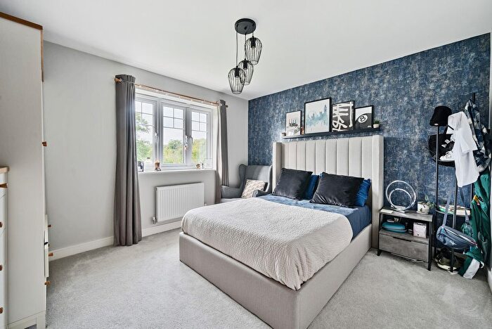 4 Bedroom Detached House For Sale In River Walk, Fetcham, KT22