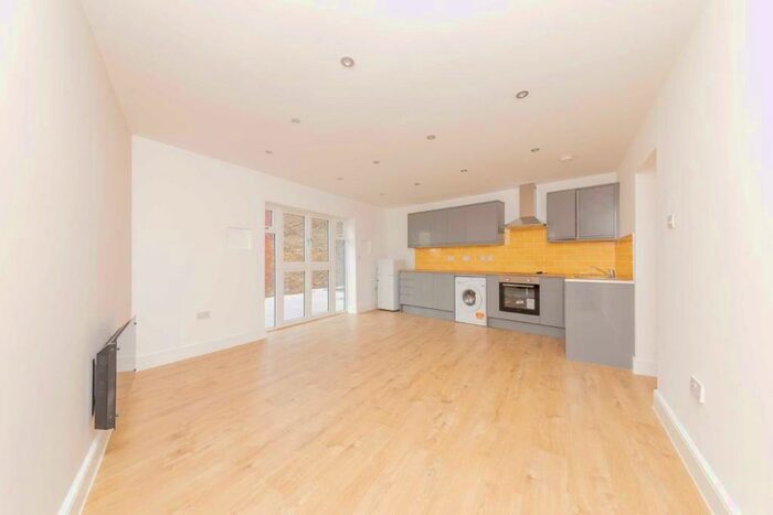 2 Bedroom Flat To Rent In Cavendish Road, Balham, SW12