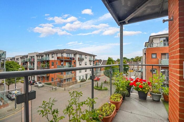 1 Bedroom Flat For Sale In Oakwood Close, London, SE13