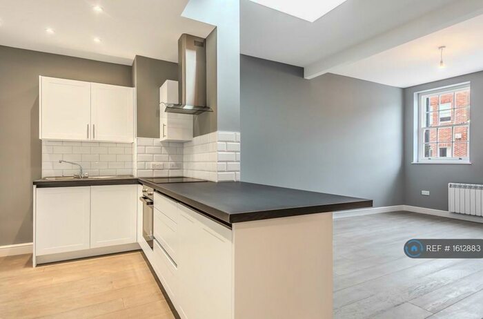 2 Bedroom Flat To Rent In Northbrook Street, Newbury, RG14