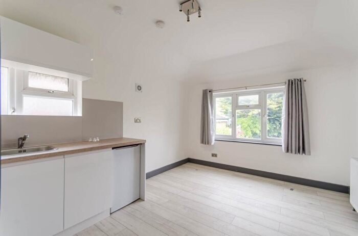 Studio To Rent In Dollis Hill Lane, Dollis Hill, London, NW2