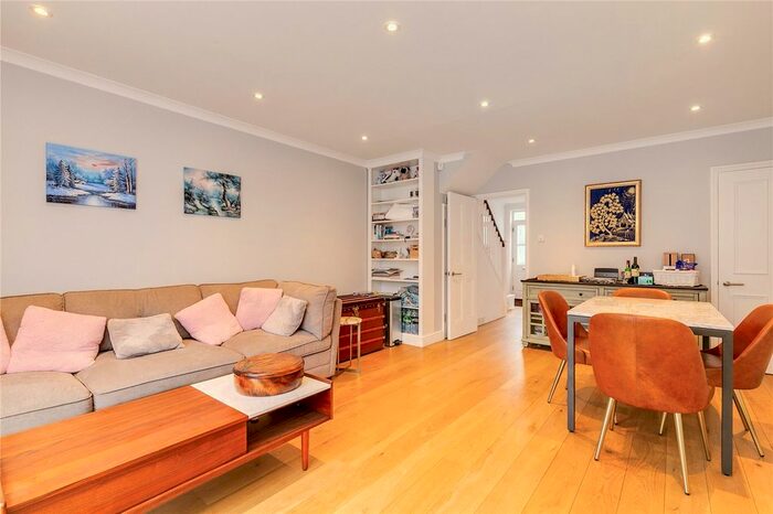 2 Bedroom End Of Terrace House To Rent In Vanderbilt Villas, Sterne Street, Shepherds Bush, London W12