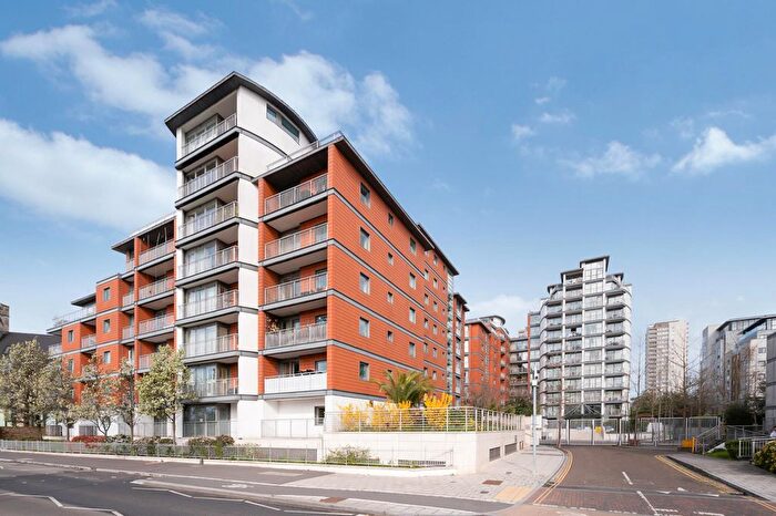 1 Bedroom Flat For Sale In Holland Gardens, Brentford, TW8