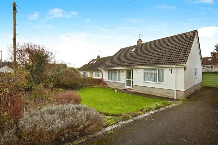 3 Bedroom Bungalow For Sale In Clarendon Close, Gillingham, SP8