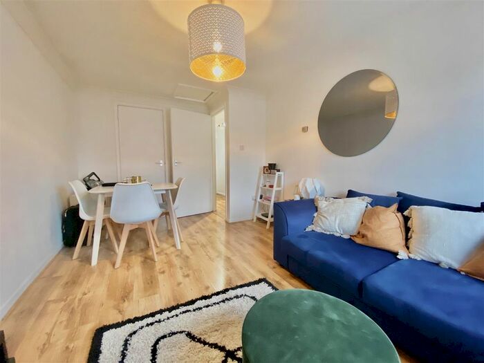 1 Bedroom Flat To Rent In Throckmorton Yard, Norwich, NR3