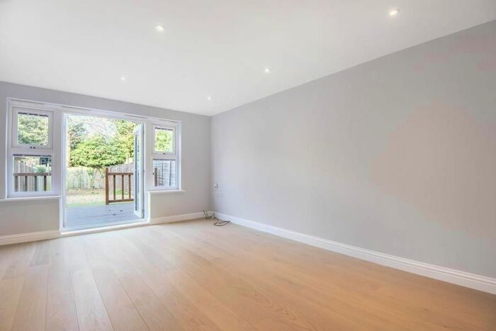 3 Bedroom Property To Rent In Eaton Avenue, Slough, SL1