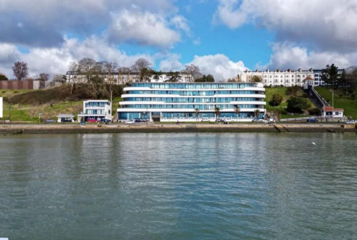 2 Bedroom Flat To Rent In Western Esplanade, Southend-On-Sea, SS1