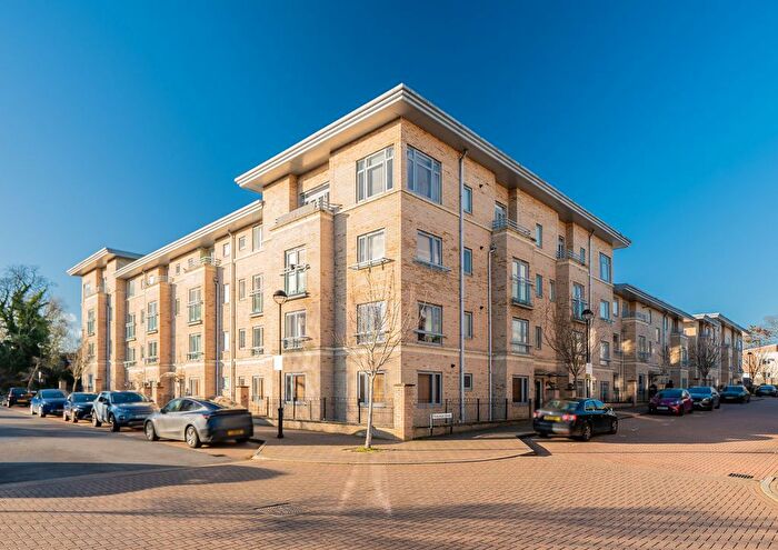 2 Bedroom Flat For Sale In Robinson Street, Bletchley, Milton Keynes, MK3