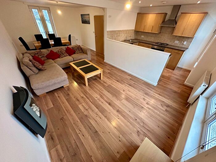 2 Bedroom Flat To Rent In Richards Terrace, Cardiff, CF24