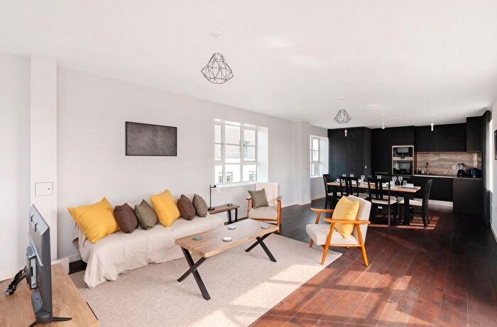 2 Bedroom Flat To Rent In Marshall Street, London, W1F