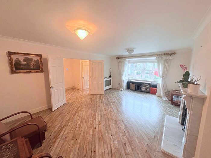 4 Bedroom Detached House For Sale In Fairview Road, Chigwell, IG7