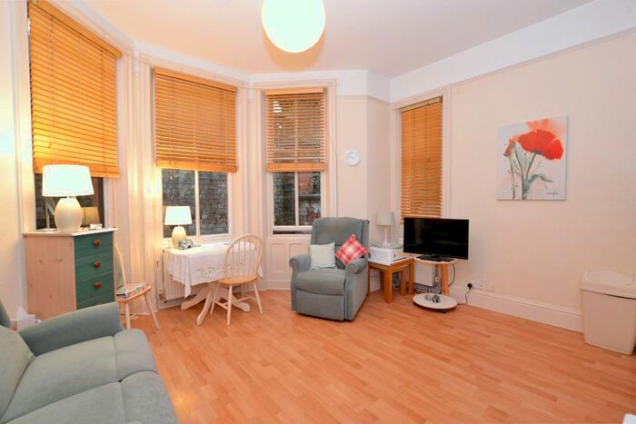 1 Bedroom Flat To Rent In Abbey Road, Malvern, WR14