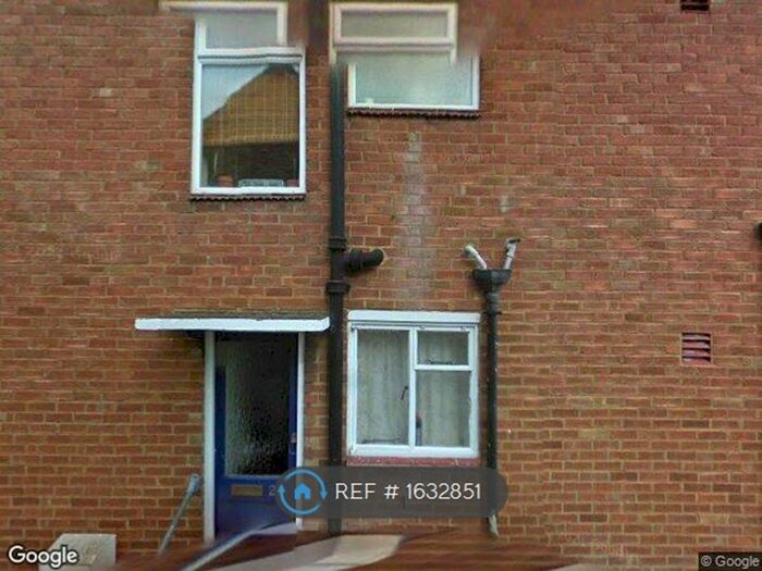 2 Bedroom Maisonette To Rent In Keswick Gardens, Woodley, Reading, RG5