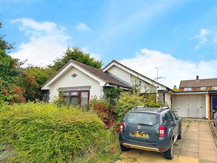 3 Bedroom Semi-Detached Bungalow For Sale In Churchill Close, Ettington, Stratford-Upon-Avon, CV37