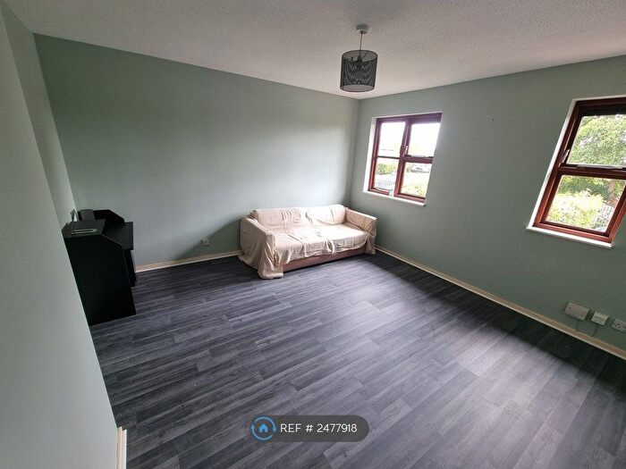 1 Bedroom Flat To Rent In Clarkes Drive, Uxbridge, UB8