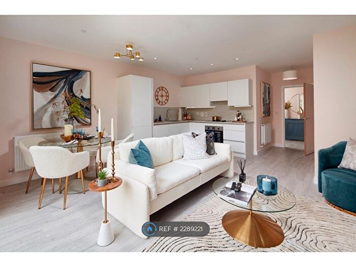 3 Bedroom Flat To Rent In Shearwater Drive, Hendon, NW9