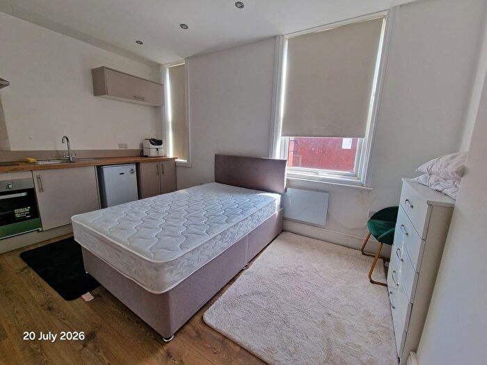 Studio To Rent In Lodge Lane, Leeds, LS11