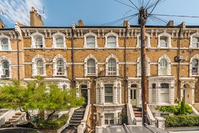 2 Bedroom Flat For Sale In Ferndale Road, Clapham, SW4