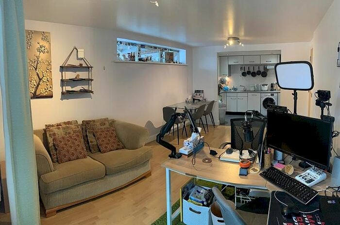 1 Bedroom Flat To Rent In Mercury House, Heathcroft, Park Royal, London, W5