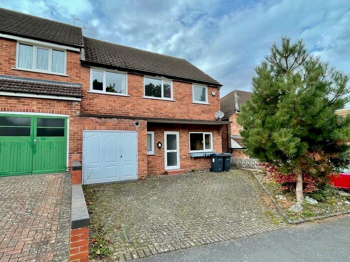 3 Bedroom Semi-Detached House To Rent In Wychall Park Grove, B38