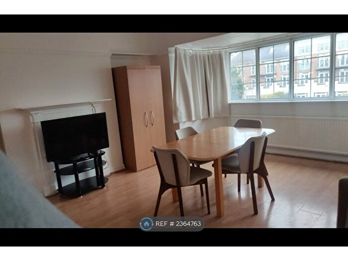 2 Bedroom Flat To Rent In Golders Green Road, London, NW11