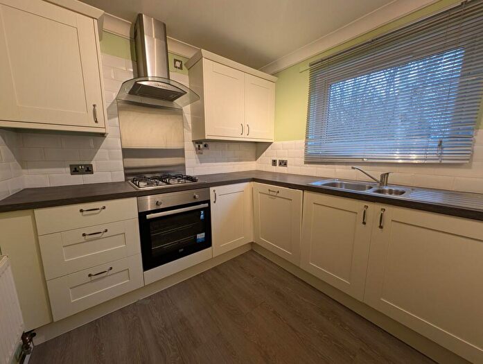 2 Bedroom Apartment To Rent In Knaphill Crescent, Northampton, NN4