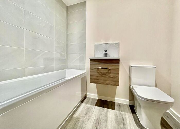 2 Bedroom Apartment To Rent In Balmoral House, Windsor Street, M5