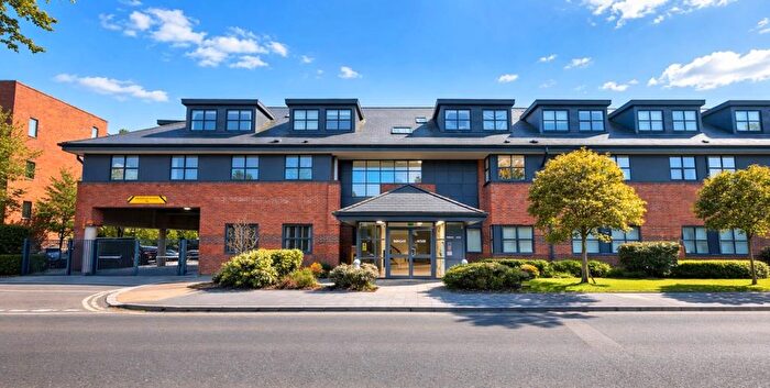 2 Bedroom Flat For Sale In Parkgate House, Great North Road, Hatfield, AL9