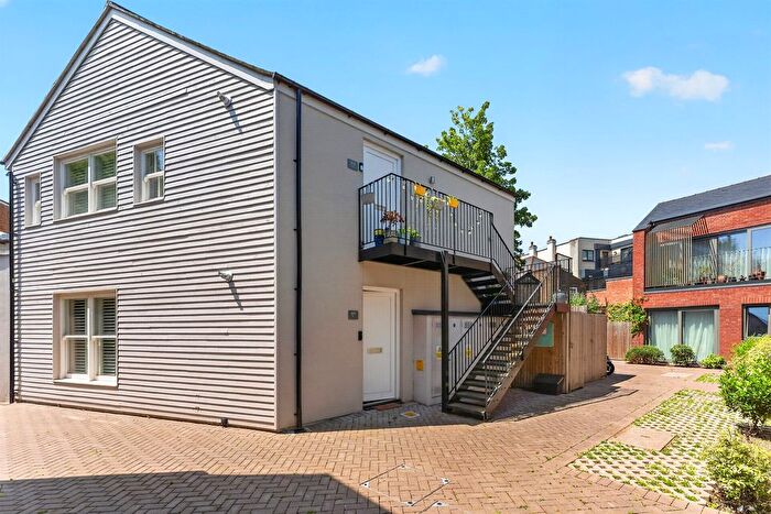 1 Bedroom Flat For Sale In Dukes Mews, London, N10