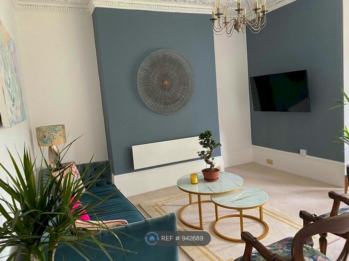 2 Bedroom Flat To Rent In Dover Road, Deal, CT14