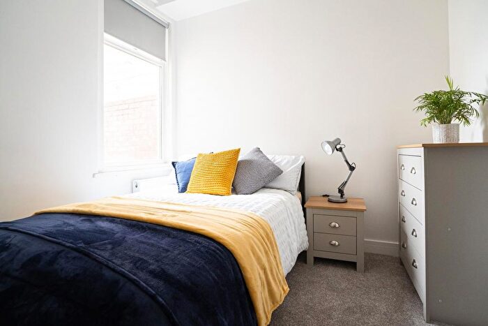 8 Bedroom Terraced House To Rent In Playfair Road, Southsea, PO5