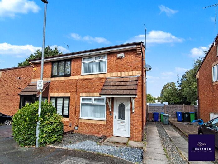 2 Bedroom Semi-Detached House For Sale In Lynway Grove, Middleton, Manchester, M24