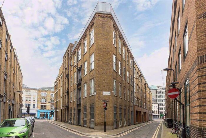 Flat To Rent In Gatesborough Street, Shoreditch, EC2A