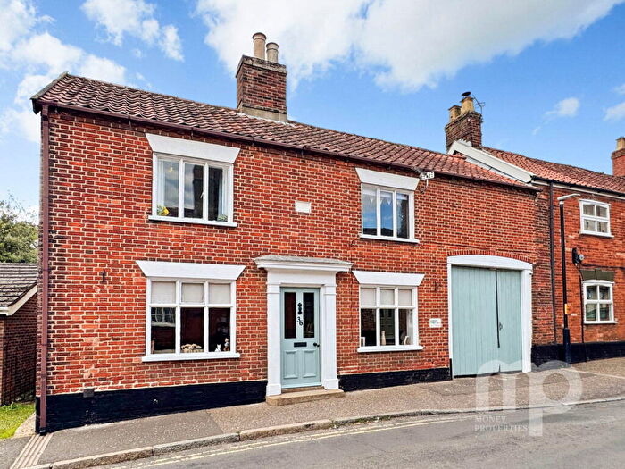 4 Bedroom Terraced House For Sale In Period Property With A Wealth Of Original Features, Damgate Street, Wymondham, NR18