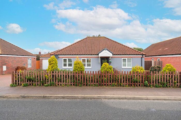2 Bedroom Detached Bungalow For Sale In Howard's Way, Bradwell, NR31