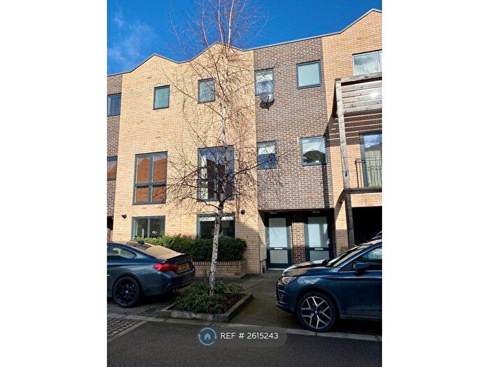 3 Bedroom Terraced House To Rent In Navigation Street, Nottingham, NG2