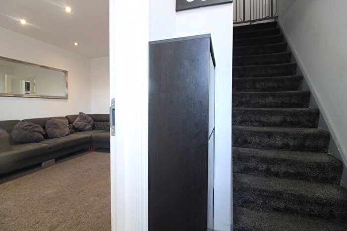 3 Bedroom Terraced House For Sale In Solway Road South, Luton, LU3